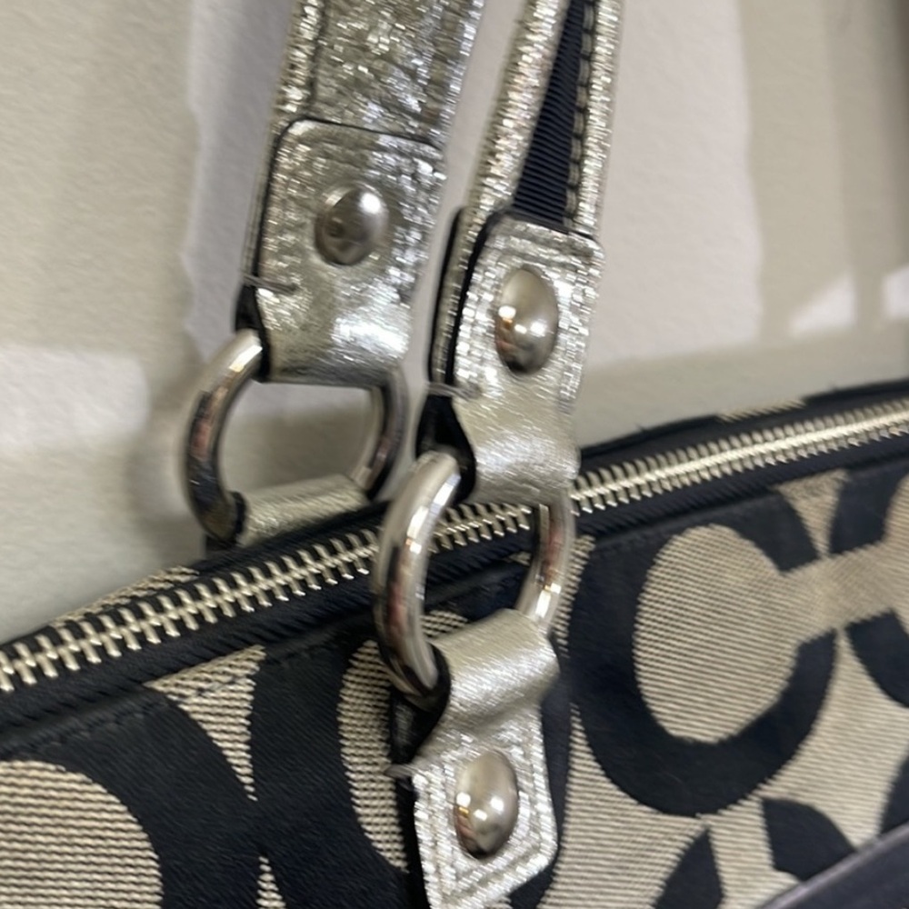 Lost in the 🔥 Coach Poppy Op Art Signature Tote - Picture 4 of 12